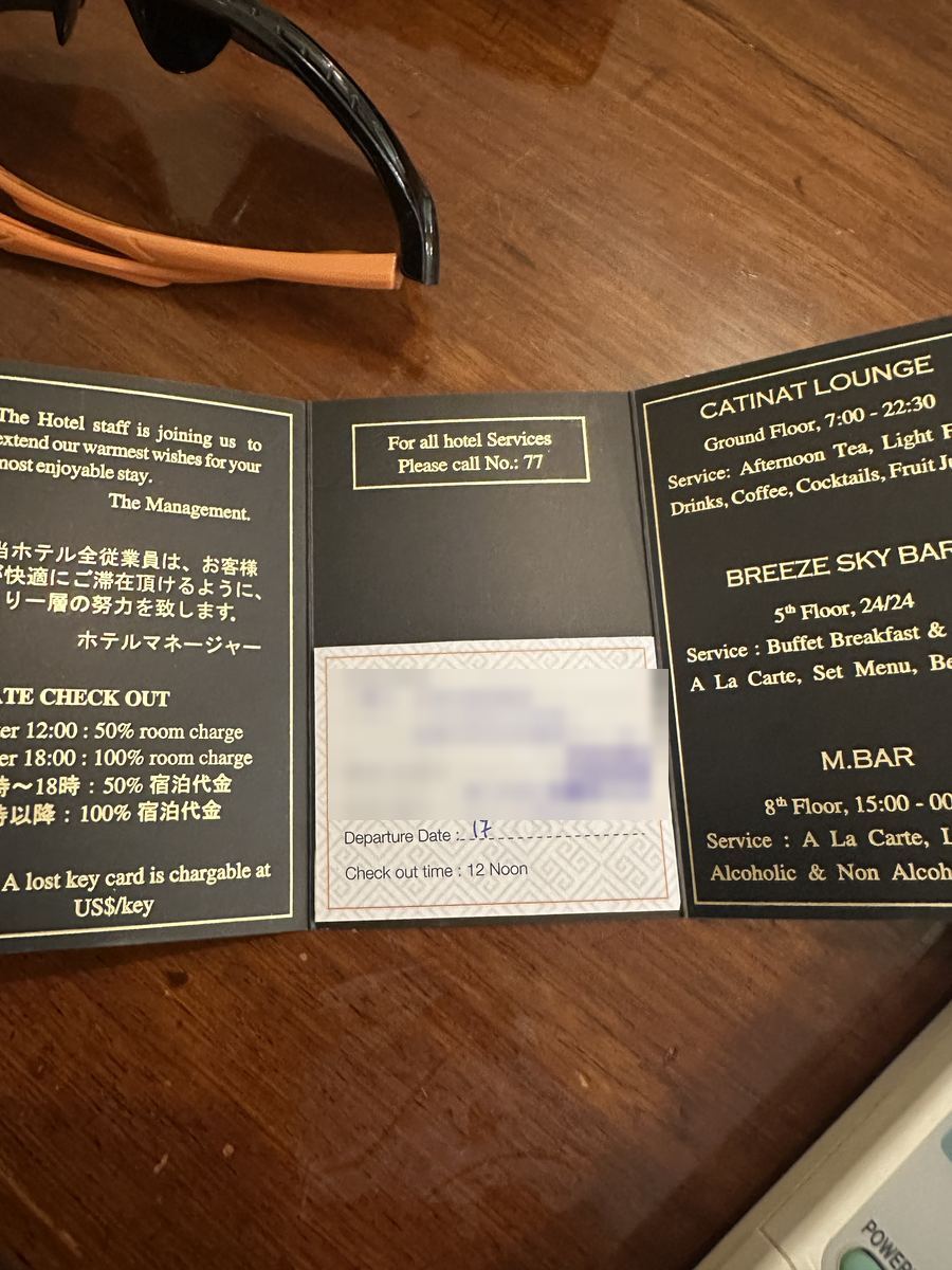 日本語表記もあるキーカードケース