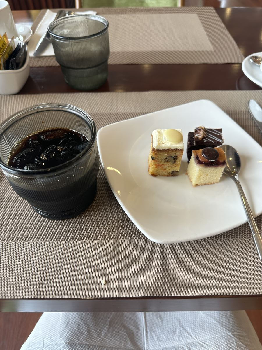 ベトナムコーヒーとケーキ